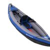 Aufblasbares Kajak Bluemarina Samoa in sportlichem Design, geeignet für 1 Person, in kräftigem Blau mit grauen Seiten, ausgestattet mit einem bequemen Sitz und Halterungen für Ausrüstung.