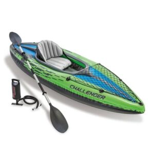 Aufblasbares Intex Challenger K1 Kajak in Grün und Blau mit Aluminium-Paddel und Handpumpe, ideal für Freizeitpaddler.