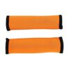 Zwei ergonomische Kajak Paddelgriffe in leuchtendem orange, 15 cm lang, aus rutschfestem und weichem Material, designed für optimalen Halt und Komfort beim Paddeln.