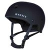 Mystic Wassersporthelm MK8 in Schwarz, ideal für Kitesurfen, Windsurfen und Kajakfahren, mit robustem Design und verstellbaren Riemen für optimalen Schutz und Komfort.