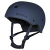 Moderner Mystic Watersports MK8 Wassersporthelm in dunkelblau, ideal für Kitesurfen, Windsurfen und Kajakfahren, mit Belüftungsöffnungen und verstellbaren Kinnriemen für optimalen Komfort und Sicherheit.