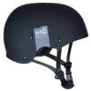 Schwarzer Mystic Watersports MK8 Wassersporthelm mit weicher Oberfläche, ausgelegt für den Schutz beim Kitesurfen, Windsurfen und Kajakfahren, ausgestattet mit Belüftungsöffnungen für optimalen Komfort.