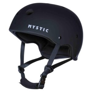 Schwarzer Mystic Watersports MK8 Wassersporthelm für Kitesurfen, Windsurfen und Kajakfahren mit komfortabler Polsterung und verstellbarem Kinnriemen.
