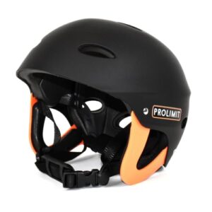 Schwarzer Prolimit Wassersporthelm für Kajakfahren, Kitesurfen und Windsurfen, geeignet für Damen und Herren mit optimaler Passform und Belüftungssystem.