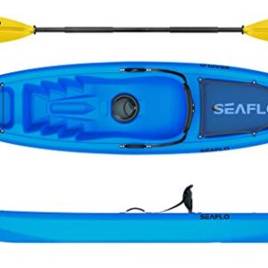 Seaflo Sit on Top Kajak in leuchtendem Blau mit Paddel und Angelrutenhalter für Outdoor-Abenteuer und Wassersport.