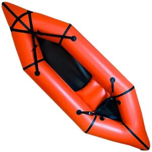 Leichtes und kompaktes aufblasbares Kajak in leuchtendem Orange, ideal für Bikepacking und Abenteuer auf Gewässern.