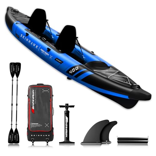 Das SKINHAWK Prestige Blau Kajak Set 400 ist ein aufblasbares Schlauchkajak für zwei Personen, geeignet für See, Fluss, Küste und Meer.